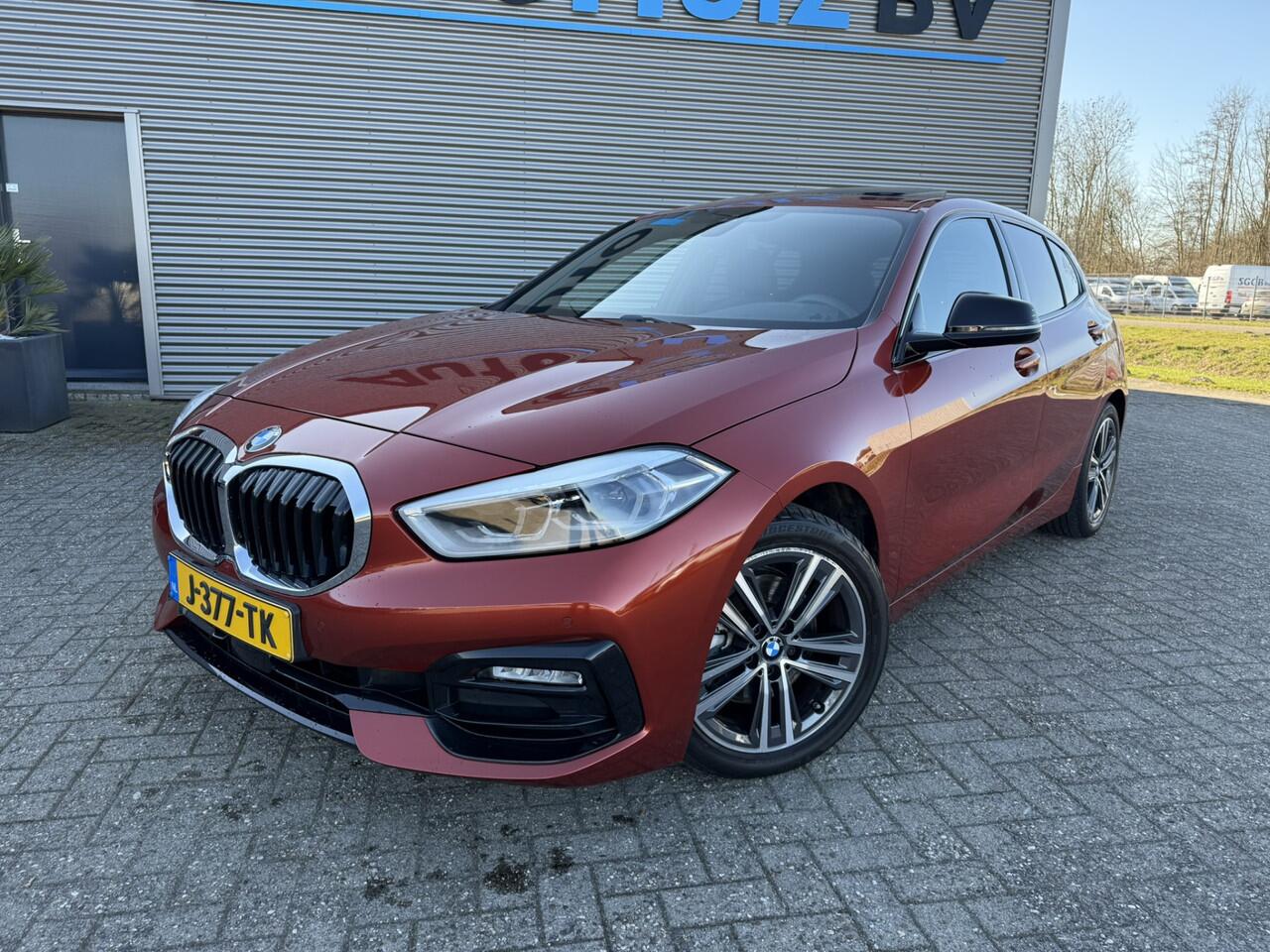 BMW 1-SERIE 118d Executive Edition Sportline LED Panoramadak Carplay Harman-Kardon