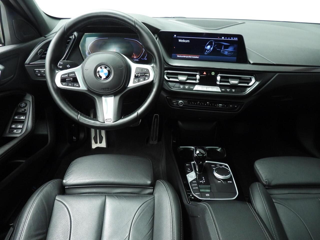 BMW 1-SERIE 5-deurs 118i | M-Sportpakket | LED | Leder | Navigatie | Schuifdak | Trekhaak | Sportstoelen | DAB | Hifi speakers | Alu 17 inch