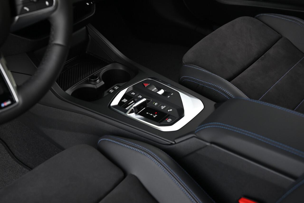 BMW 1-SERIE 120 M Sport Automaat / Sportstoelen / Adaptieve LED / M Adaptief onderstel / Comfort Access / Parking Assistant