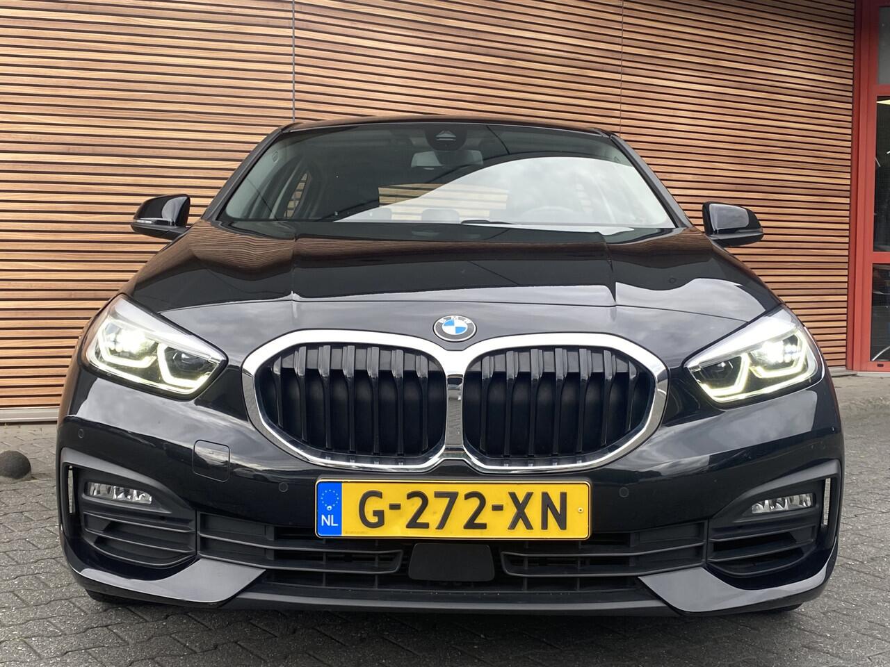 BMW 1-SERIE 118i Executive Edition Lm velgen / Navigatie / Carplay