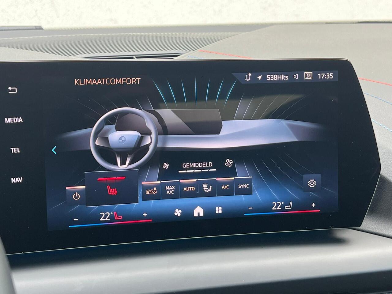 BMW 1-SERIE 120i 5drs. M-Sportpakket | Trekhaak | Harman/Kardon | Driving Assistant Plus | Panoramadak