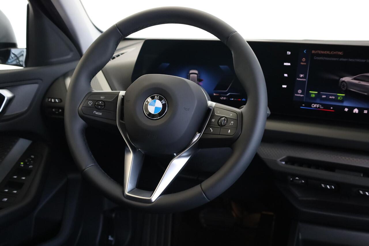 BMW 1-SERIE 120 M Sport Design Edition | Premium Pack | Stoelverwarming
