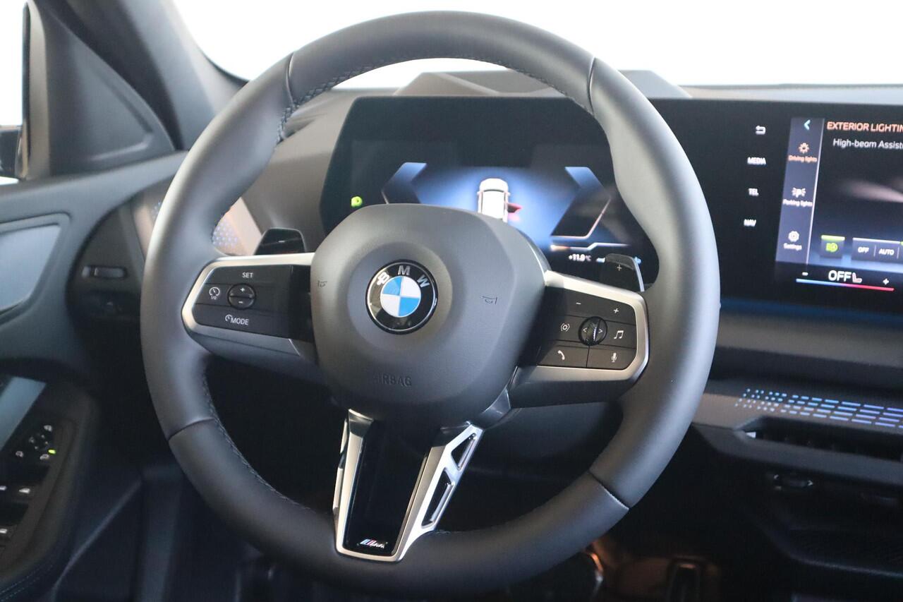 BMW 1-SERIE 120 M Sportpakket Pro | Innovation Pack | BMW Iconic Glow nierengrille | Ekris Selection