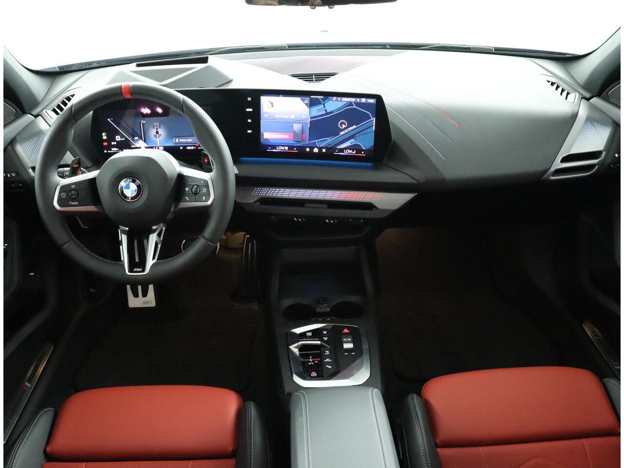 BMW 1-SERIE M135i xDrive Full Options | Elektr. Verst. Stoelen | Panoramadak | Sportstoelen Pro | Harman/Kardon | Head Up