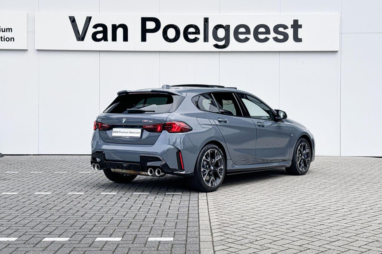 BMW 1-SERIE M135 xDrive | Harman-Kardon | Innovation Pack | Panoramadak