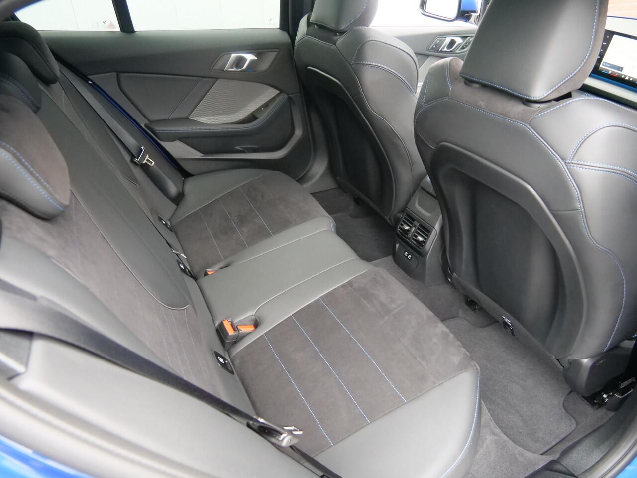 BMW 1-SERIE 120 156 Pk Automaat M-Sportpakket Navi / DAB / Schuifdak / Apple carplay