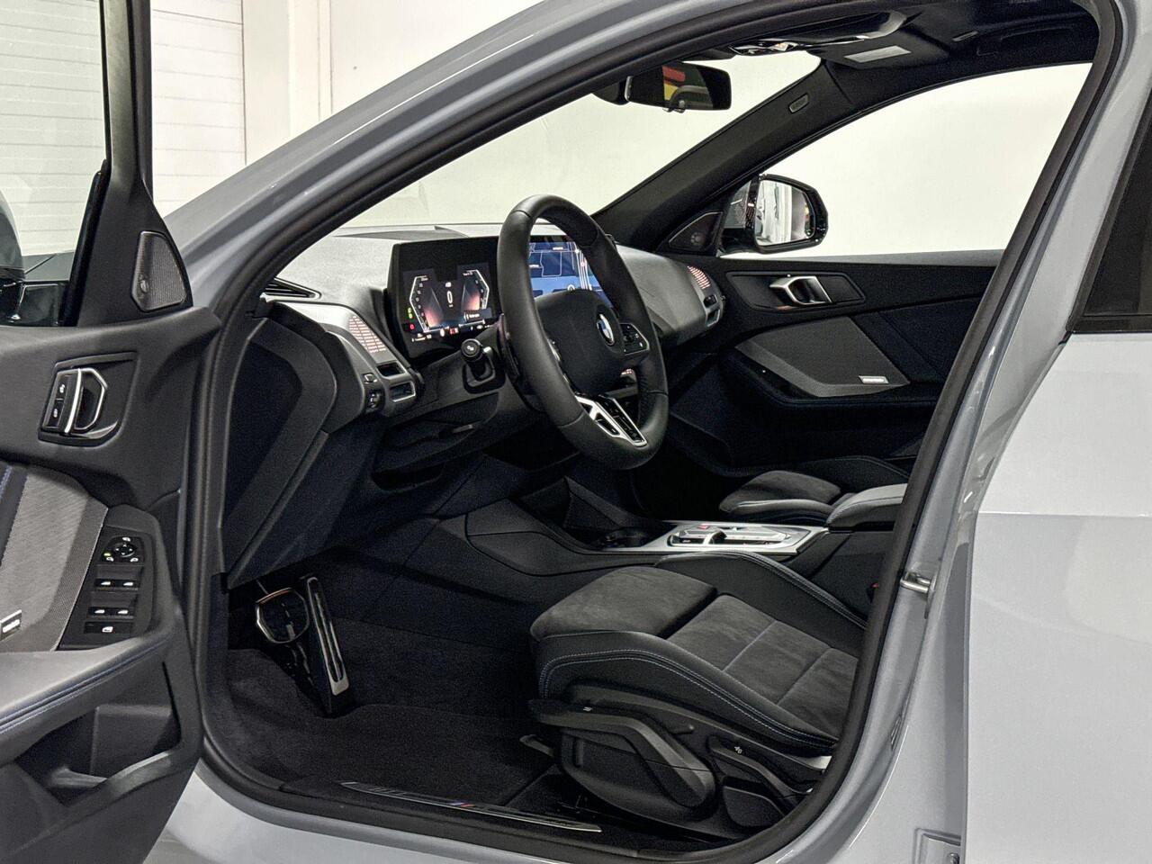 BMW 1-SERIE 120 | M-Sport Pro | Premium Pack | Driving Assistant | Harman/Kardon | Panoramadak | Comfort Access | Selections