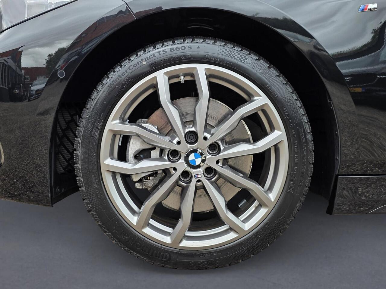 BMW 1-SERIE 120i M Sport /Apple Carplay/Stuur-Stoelverw./Camera/Parkeersens. Rondom/Elektr. Klep/DAB+/Grootlichtass./(MET GARANTIE*)