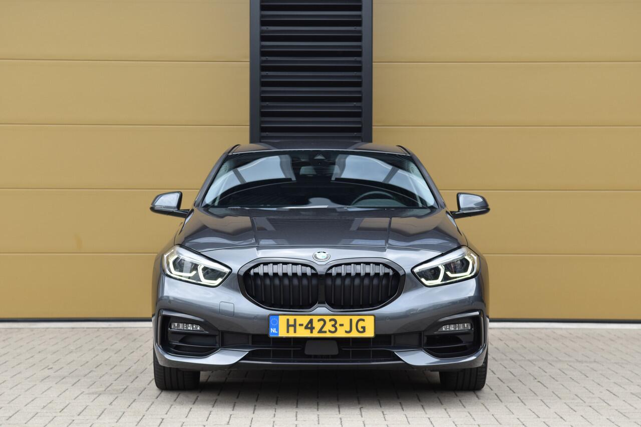 BMW 1-SERIE 118i Executive Edition * Sport line * Lichtpakket * Apple CarPlay * PDC *