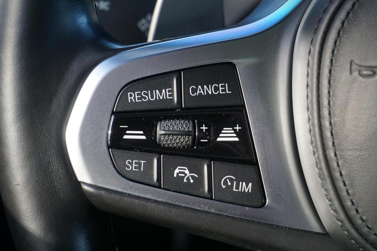 BMW 1-SERIE M135i xDrive High Executive Np. ¤ 75k | ACC | PANO | H&K | elct. stoelen