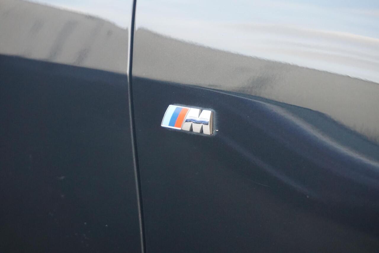 BMW 1-SERIE 118i High Executive M Sportpakket | Glazen panoramadak | Stoelverwarming | Leder Dakota Schwarz | Hi-Fi | M Sportstoelen