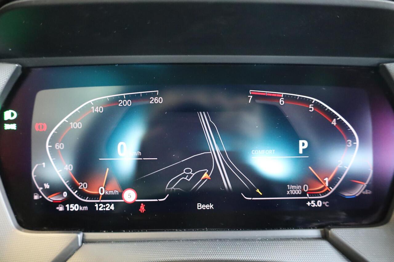 BMW 1-SERIE 118i | Comfort Access | Sportstoelen | Voorstoelen Verwarmd | Stuurverwarming | Driving Assistant | Head-Up Display