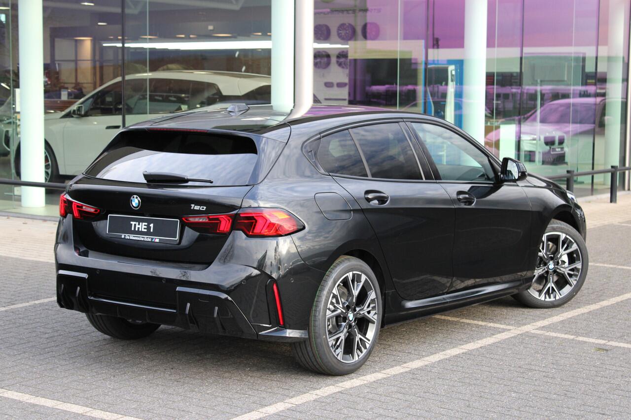 BMW 1-SERIE 120 M Sport Automaat / Sportstoelen / Achteruitrijcamera / M Adaptief onderstel / Comfort Access / Adaptieve LED / Stoelverwarming