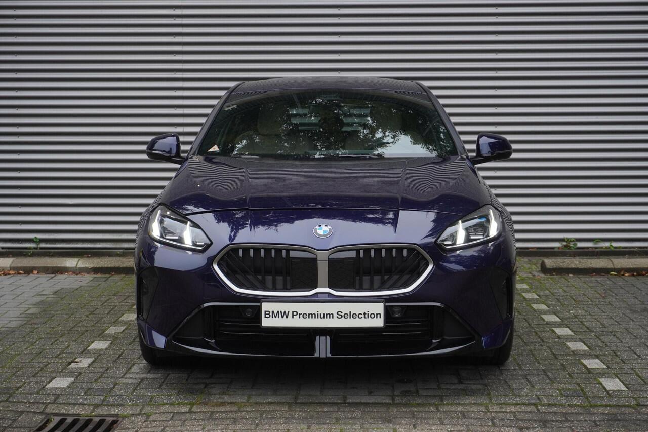 BMW 1-SERIE 5-deurs 120 M Sportpakket | Harman Kardon | Elektr. Achterklep | Draadloze Lader | Comfort Acces | Verwarmd Stuur | Verwarmde Voorstoelen