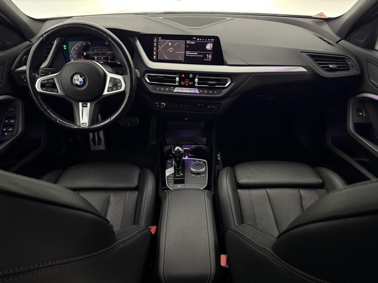 BMW 1-SERIE 118i M-Sport | Virtual | Camera | LED | Carplay | Stoel/Stuurverw. | Kuipstoelen | NAP