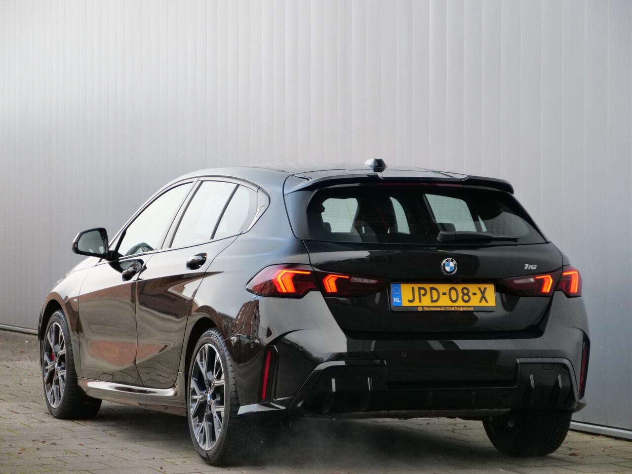 BMW 1-SERIE 116 automaat 123pk M Sportpakket Pro Stoelverwarming / Camera / Keyless entry