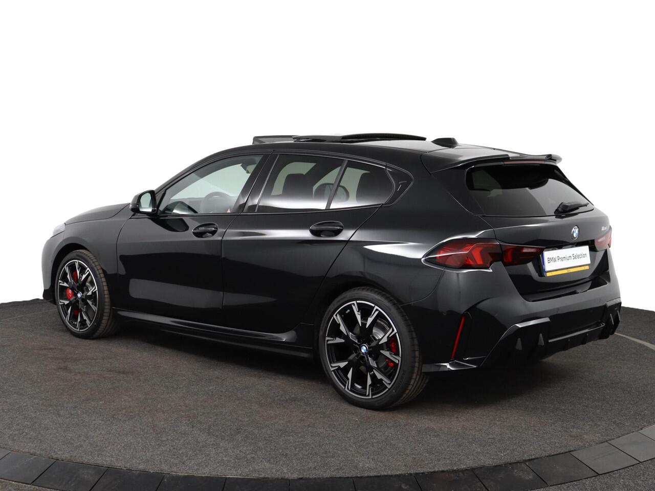 BMW 1-SERIE 120 M Sportpakket Pro | Comfort Access | Panoramadak | Harman-Kardon | M Adaptief onderstel | Adaptieve LED koplampen