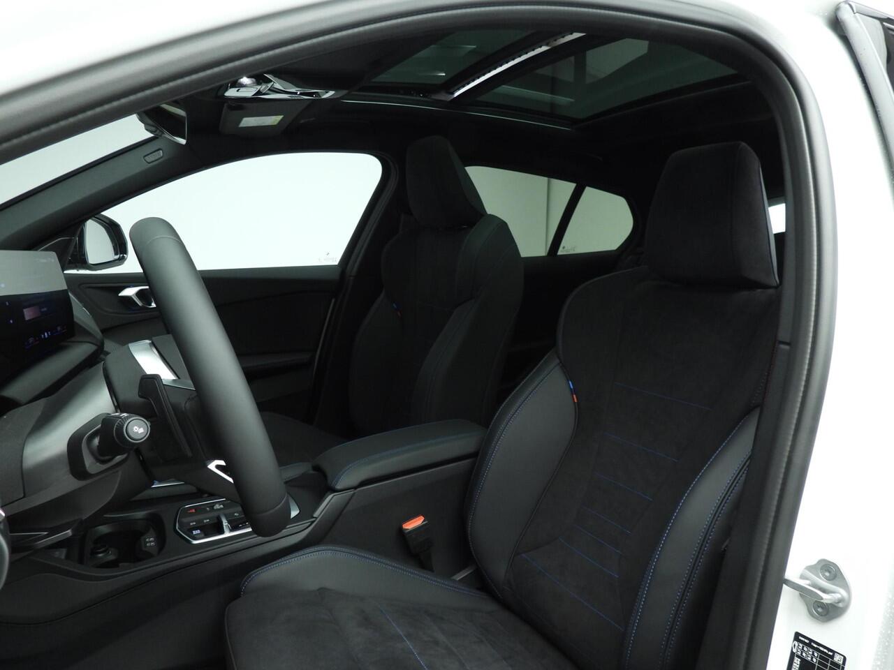 BMW 1-SERIE 5-deurs 120 | M Sportpakket Pro | Equipment Pack Pro