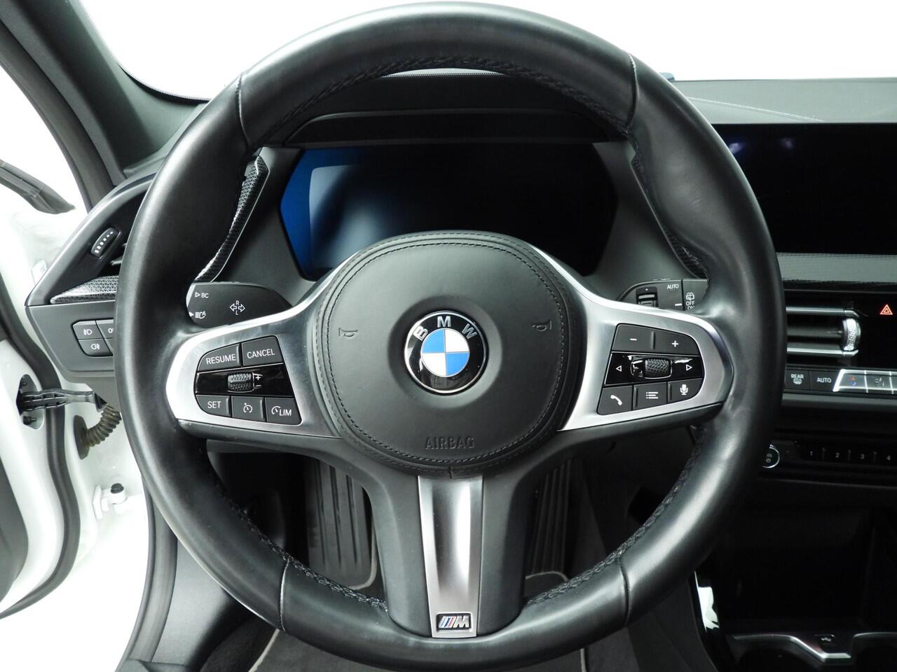 BMW 1-SERIE 5-deurs 118i | LED | Navigatie | Sportstoelen | Clima | Cruise controle | PDC | DAB | Alu 17 inch