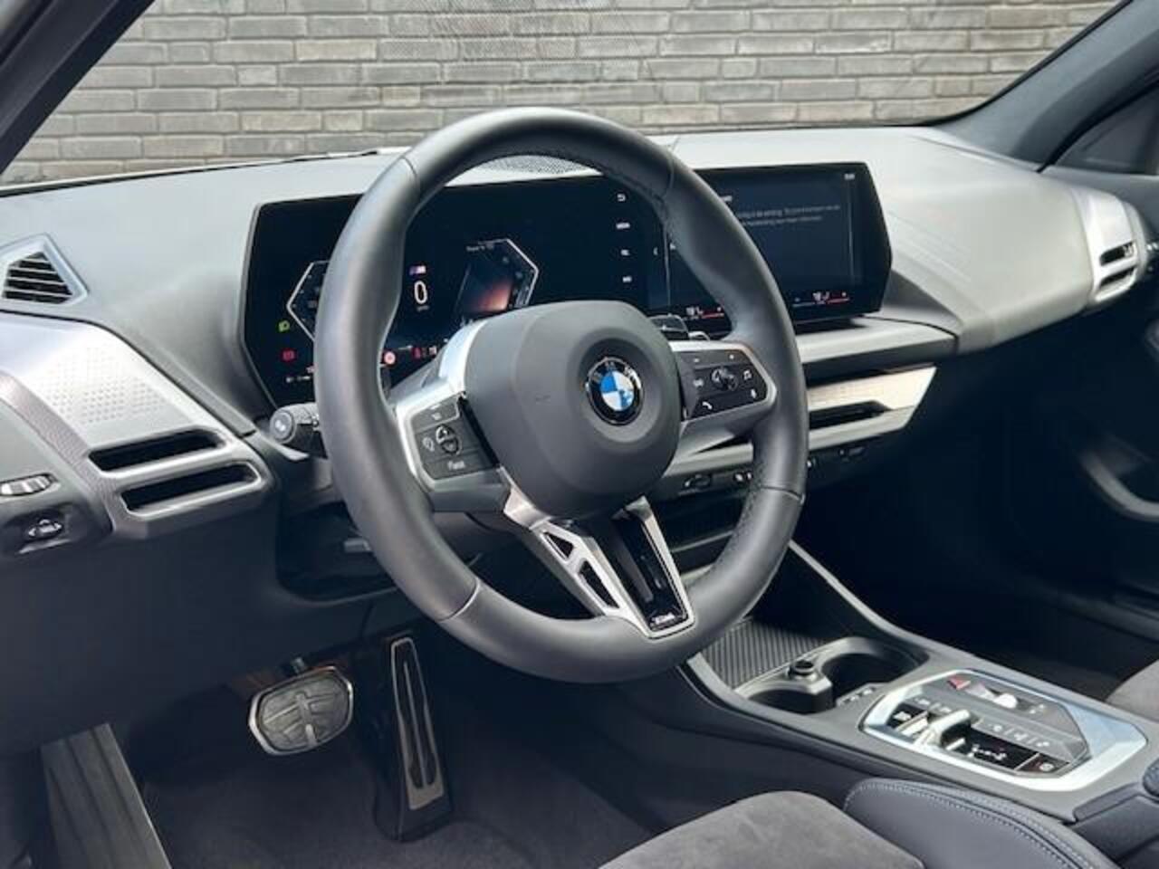 BMW 1-SERIE 120 M-Sport Design Edition l Sfeer Verlichting l Automaat l Apple Carplay