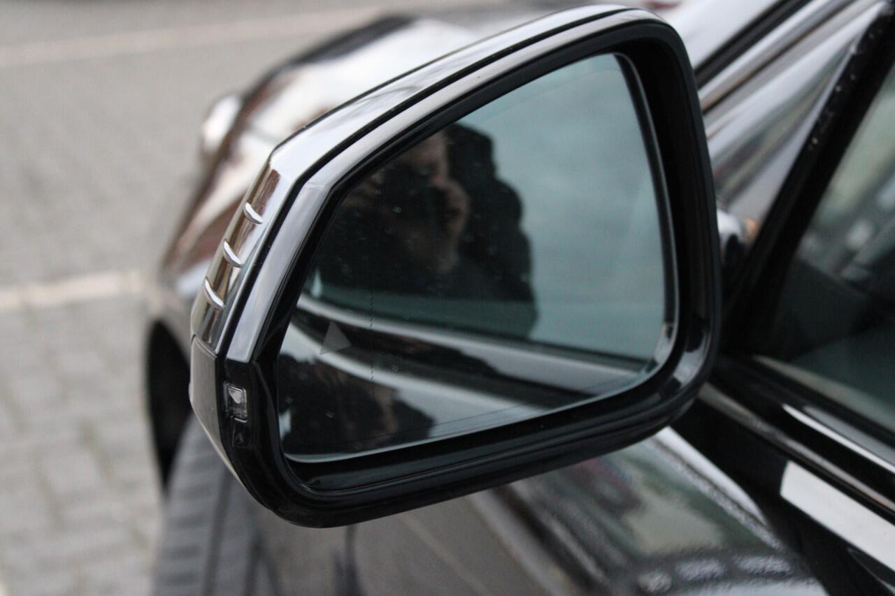 BMW 1-SERIE 120 M Sport Automaat / Sportstoelen / Achteruitrijcamera / Adaptieve LED / M Adaptief onderstel / Comfort Access / Stoelverwarming / Parking Assistant