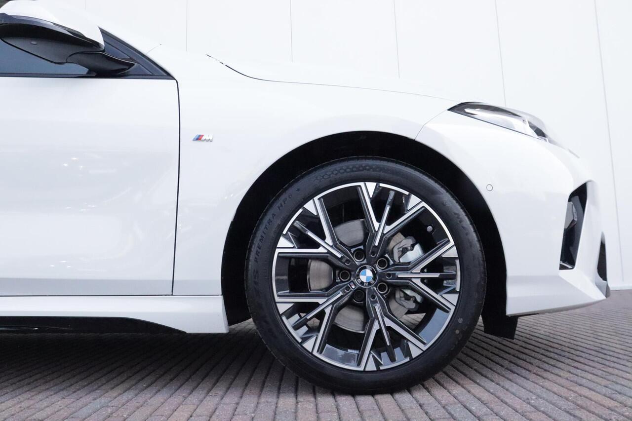 BMW 1-SERIE 120 M Sport Design Edition Stuurrwielverwarming/ Comfort Access/ Achteruitrijcamera/ panoramadak/ Sportstoelen/ Stoelverwarming/ Harman-Kardon