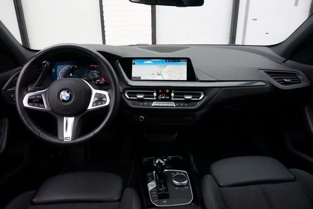 BMW 1-SERIE 118i SPORTLINE | Apple Carplay | Half Leder | Live Cockpit