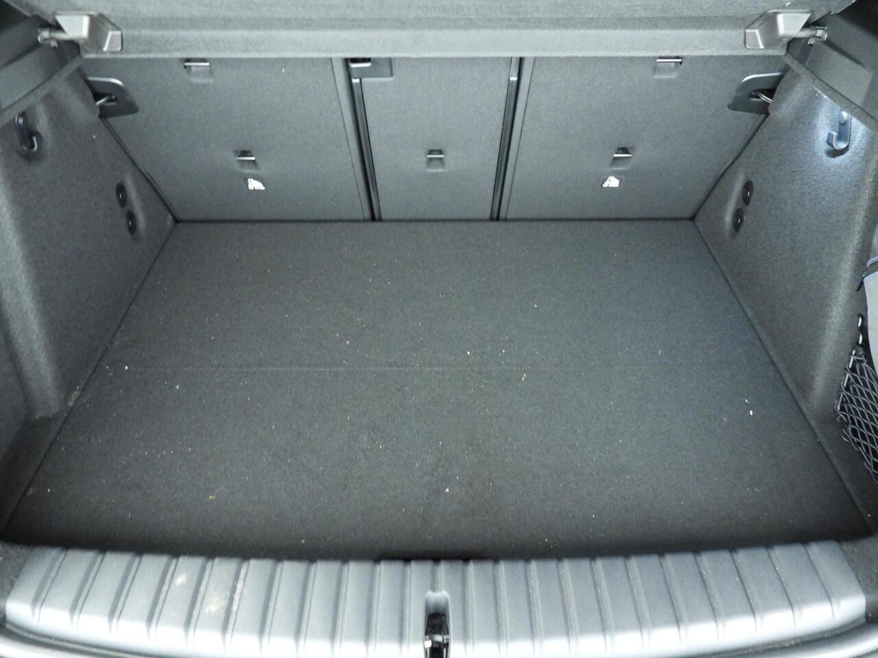 BMW 1-SERIE 5-deurs 120 | M-Sportpakket | LED | Leder | HUD | Active cruise | Schuifdak | Elektr. zetels | DAB | Harman-kardon sound | Alu 19 inch