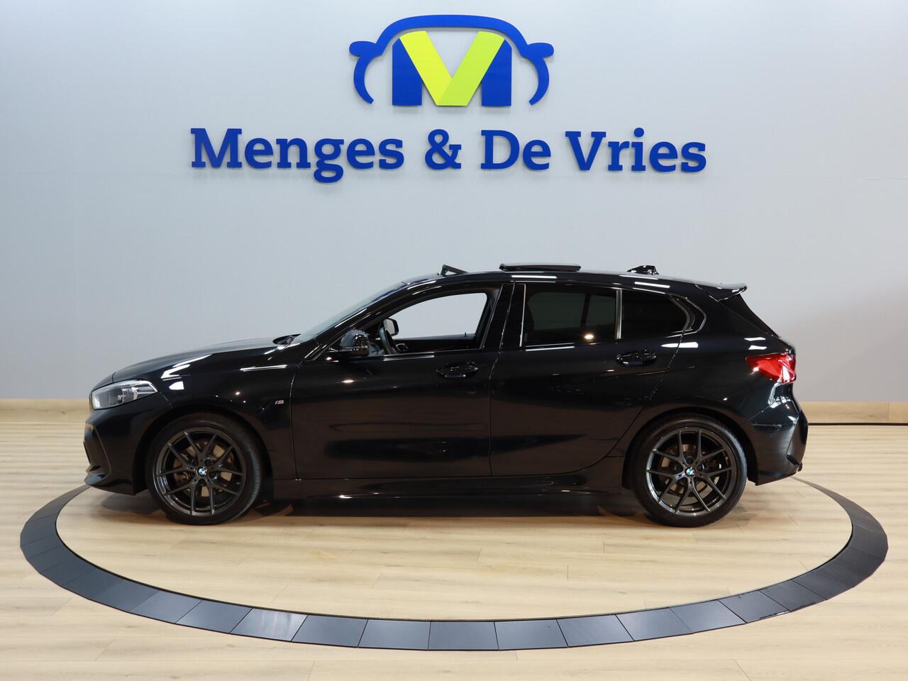 BMW 1-SERIE 118i Introduction Edition M Sport Airco ECC | Panorama | Harman Kardon | Virtual | Sfeer | Apple Carplay | Isofix | NAP