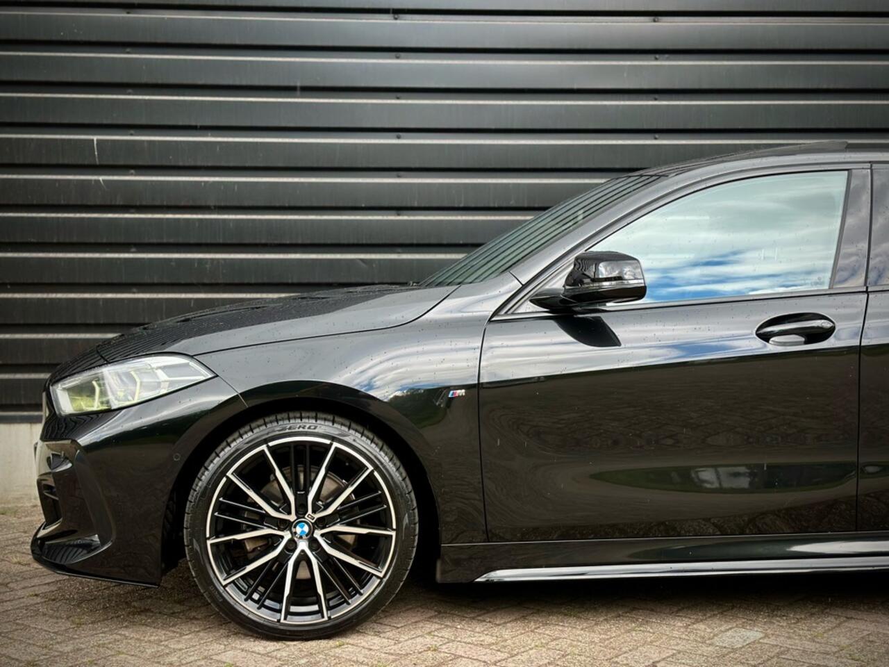 BMW 1-SERIE 118i M135 M-PERFORMANCE PANO|H/K|CAMERA|LEDER