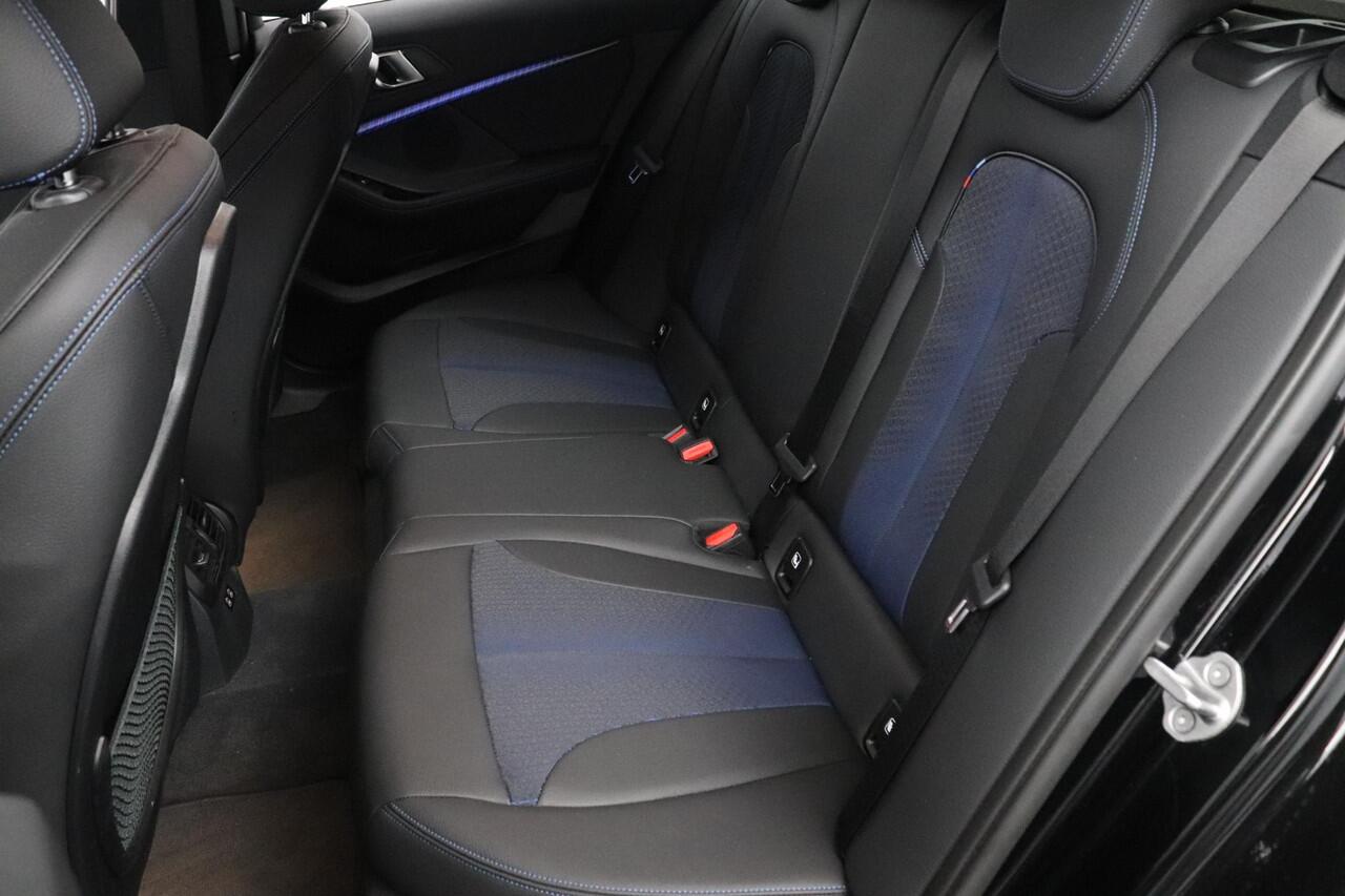 BMW 1-SERIE 118i M-sport | Sfeerverlichting | Sportstoelen | Sportline