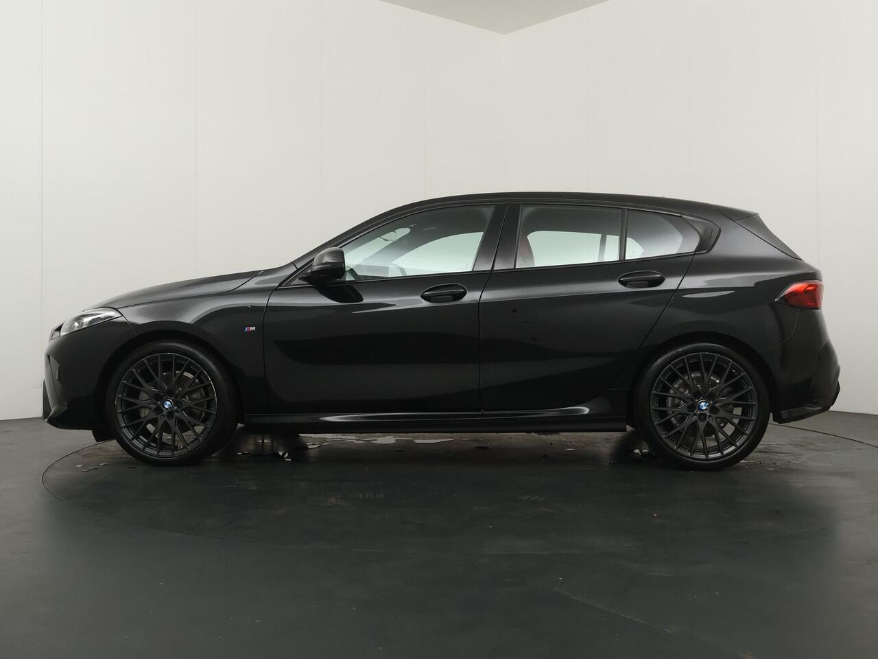 BMW 1-SERIE 120 M Sportpakket | Stoelverwarming | Comfort access | 19"