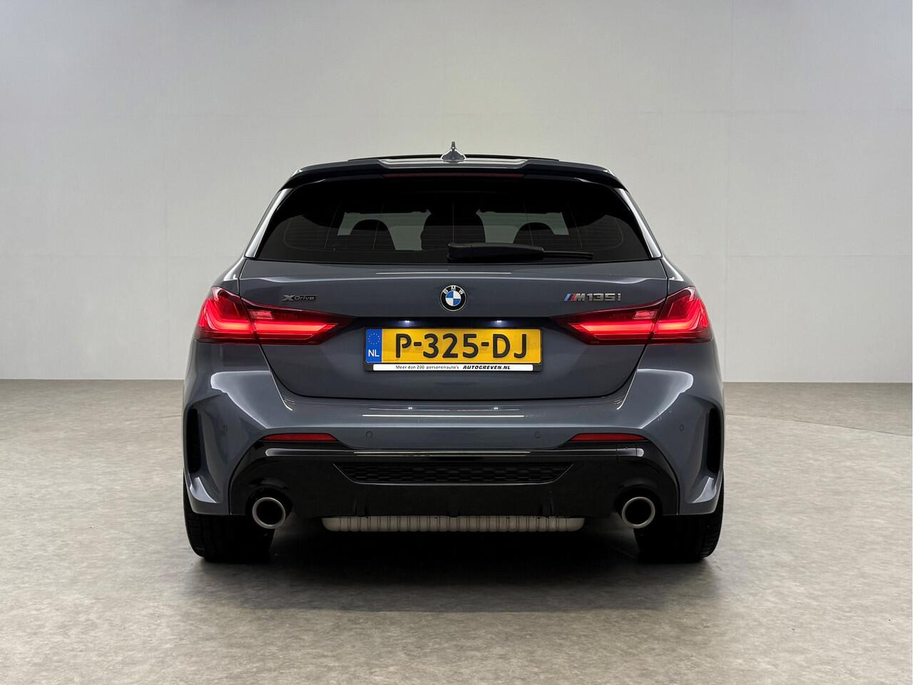 BMW 1-SERIE M135i xDrive M-Sport | Pano | HuD | Alcantara | Virtual | Sfeer | Stoelverw. | Carplay | Cruise