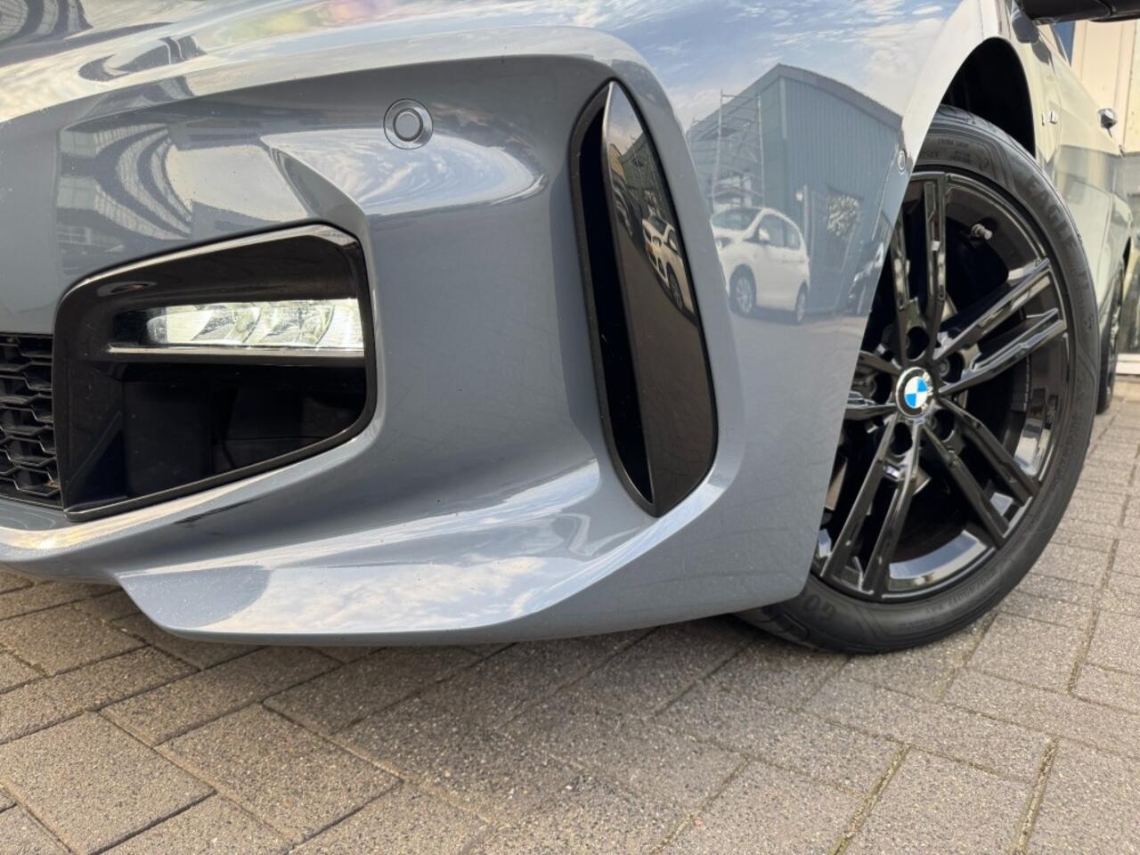 BMW 1-SERIE 118i High Executive I M-sport pakket I Apple Carplay I HUD I Leer