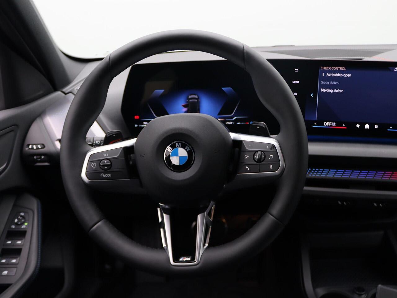 BMW 1-SERIE 120 M Sportpakket Pro | Premium Pakket | Stuurwielrand Verwarmd | Comfort Access | 19''