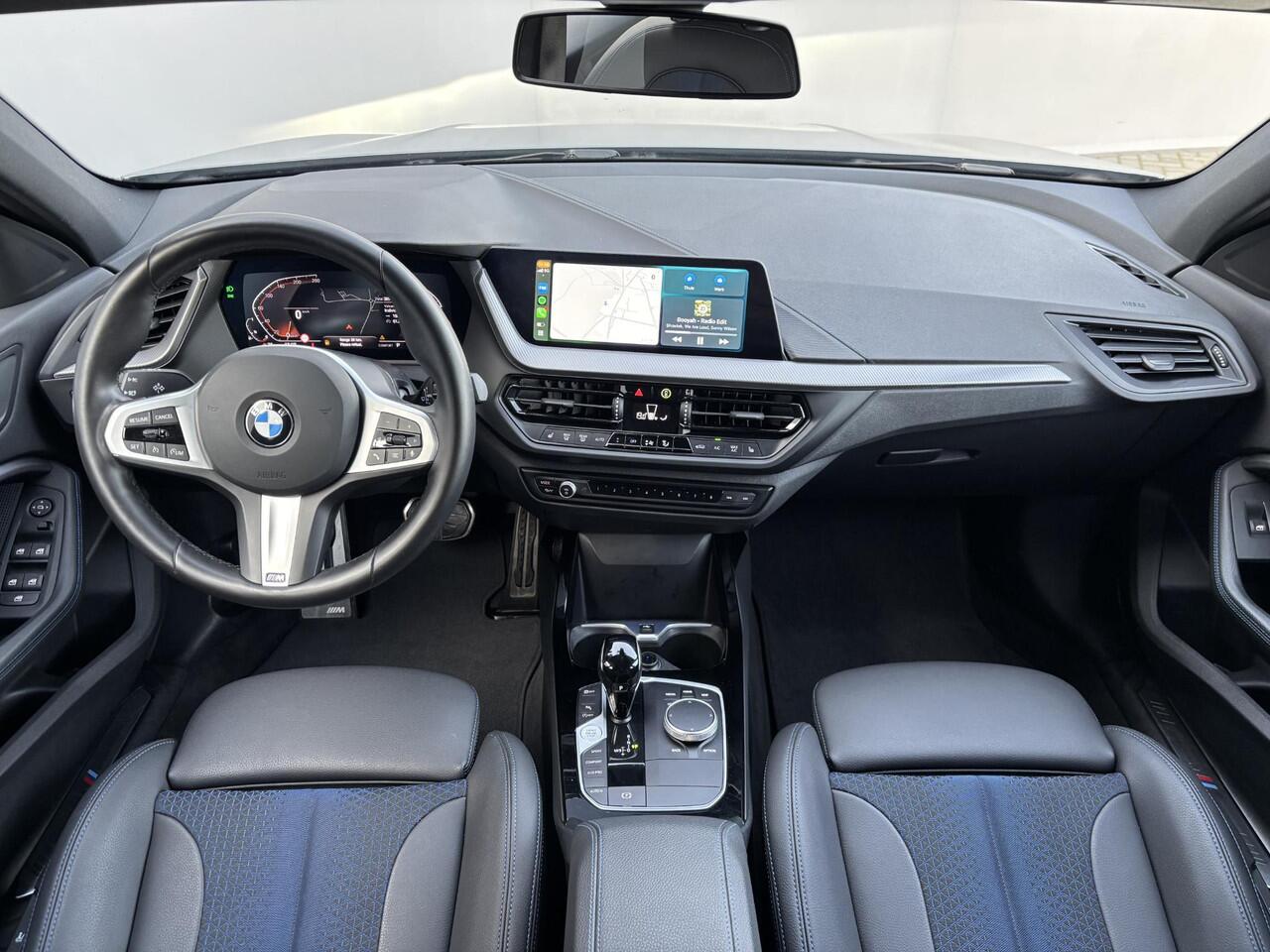BMW 1-SERIE 118i Automaat / M-SPORT / Pack LED / Fabrieksgarantie tot 06-2026 / Sportstoelen / Trekgewicht 1300 Kg / Cruise control / Stoelverwarming / Apple Carplay Android Auto / Climate control / Keyless Entry/Start /