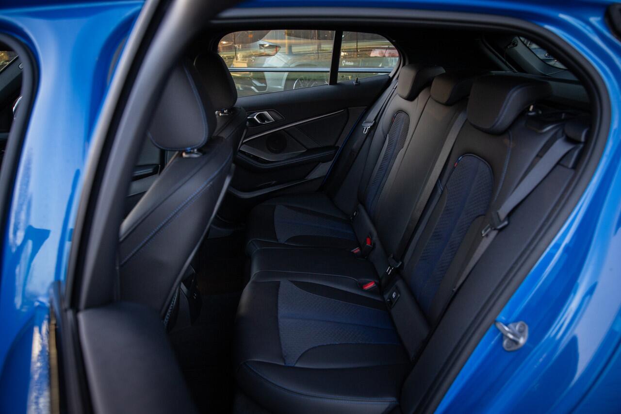 BMW 1-SERIE 120i M-sport | Apple Carplay/Android, Stoelverwarming, Navigatie,