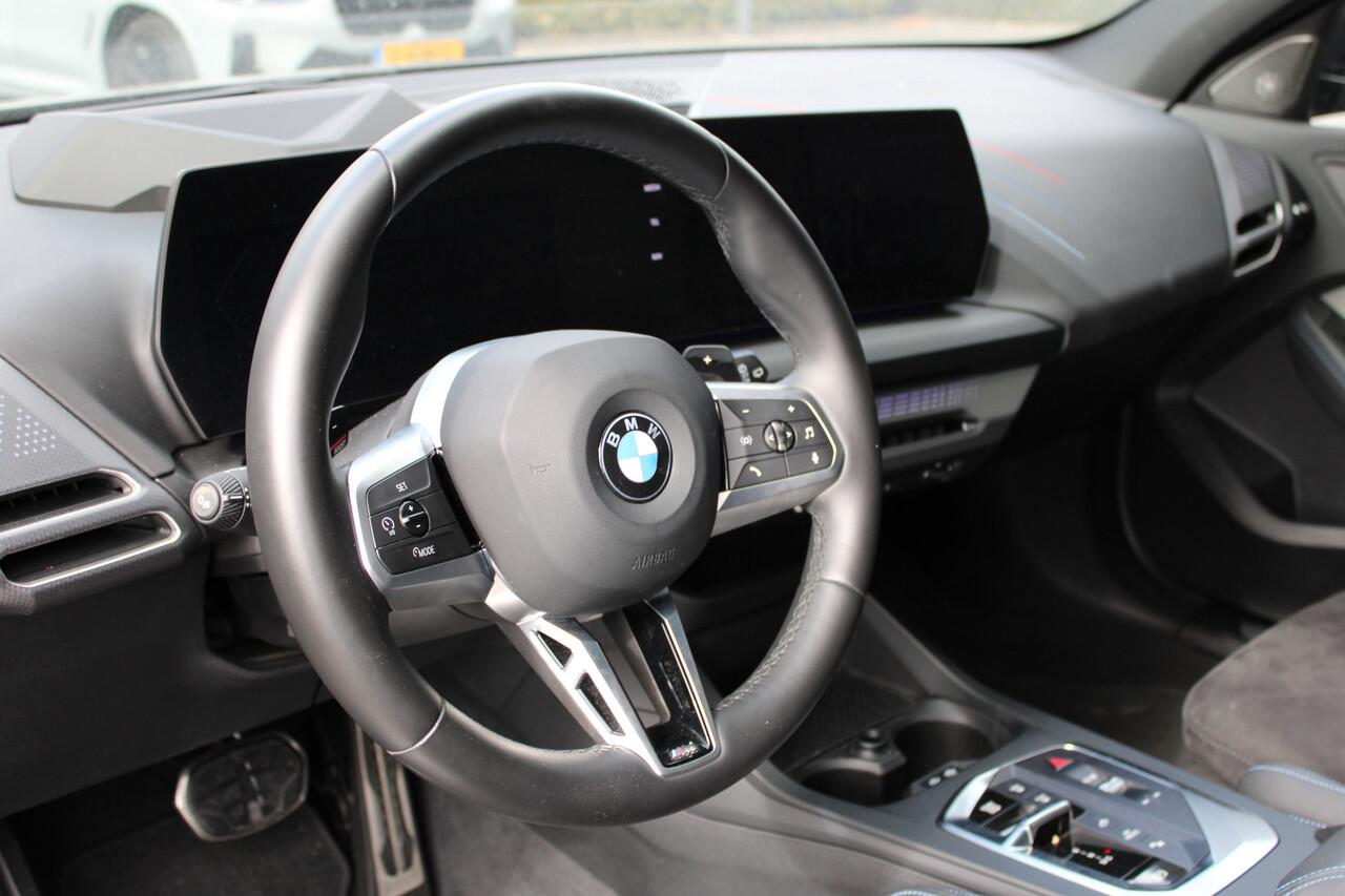 BMW 1-SERIE 120 M Sport Automaat / Sportstoelen / M Adaptief onderstel / Comfort Access / Head-Up / Harman-Kardon