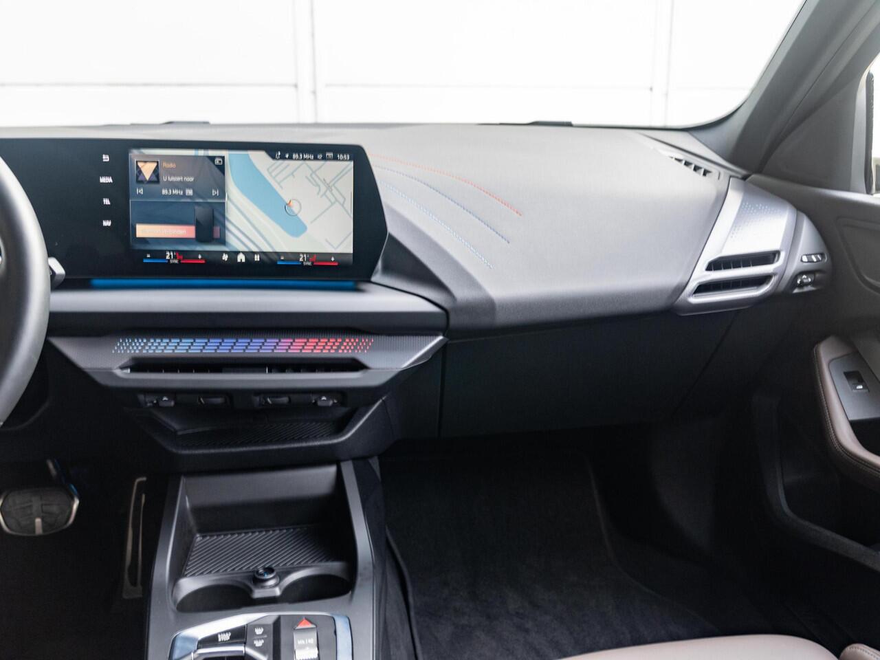 BMW 1-SERIE 120 | M Sportpakket | Driving Assistant | Achteruitrijcamera | Stoelverwarming | PDC | 18''