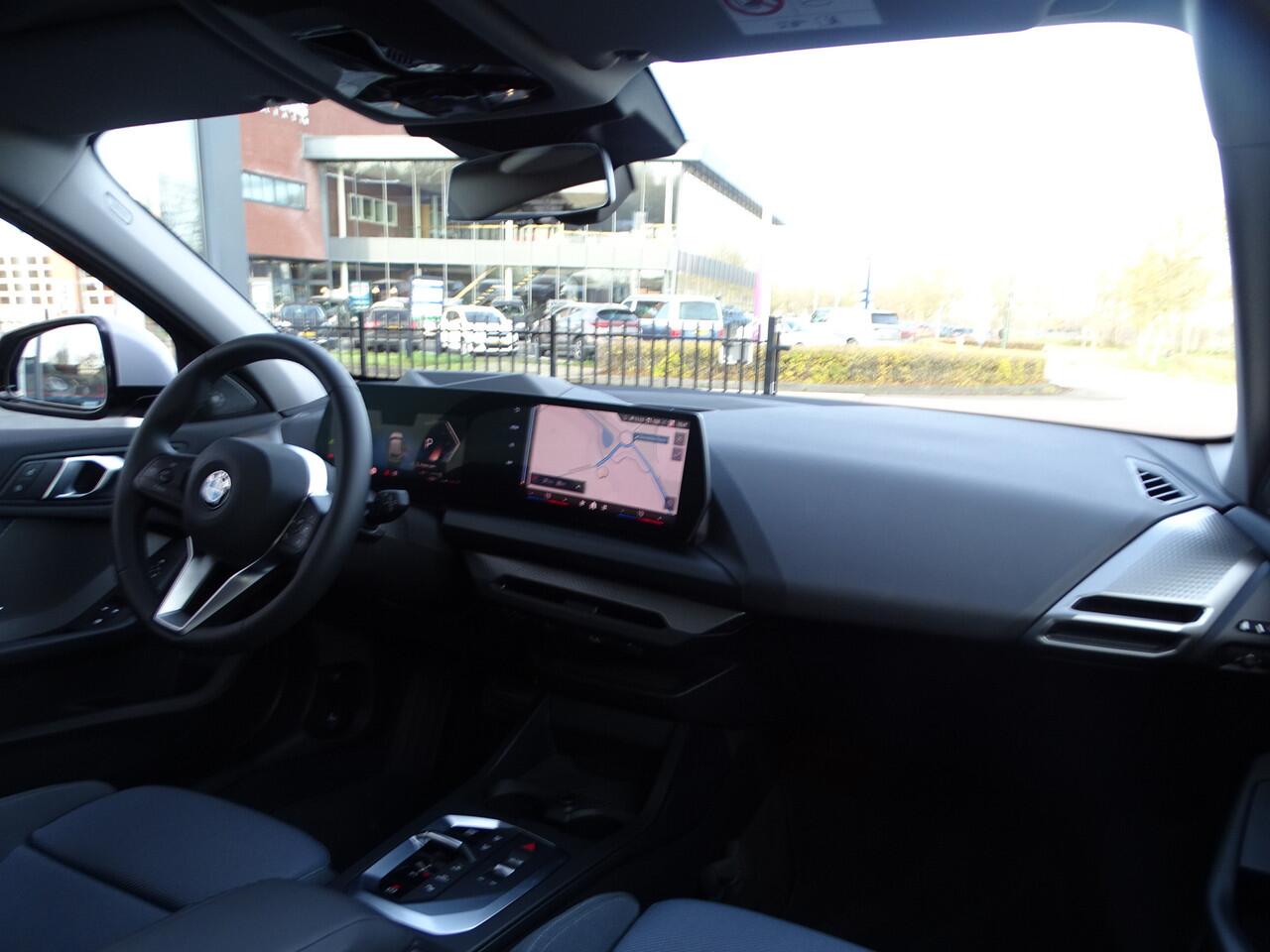 BMW 1-SERIE 120 M Sport Design Edition Head-Up Ada.Led Park.Plus Driv. Ass. Head-up Harman/Kardon 18''LM Velgen