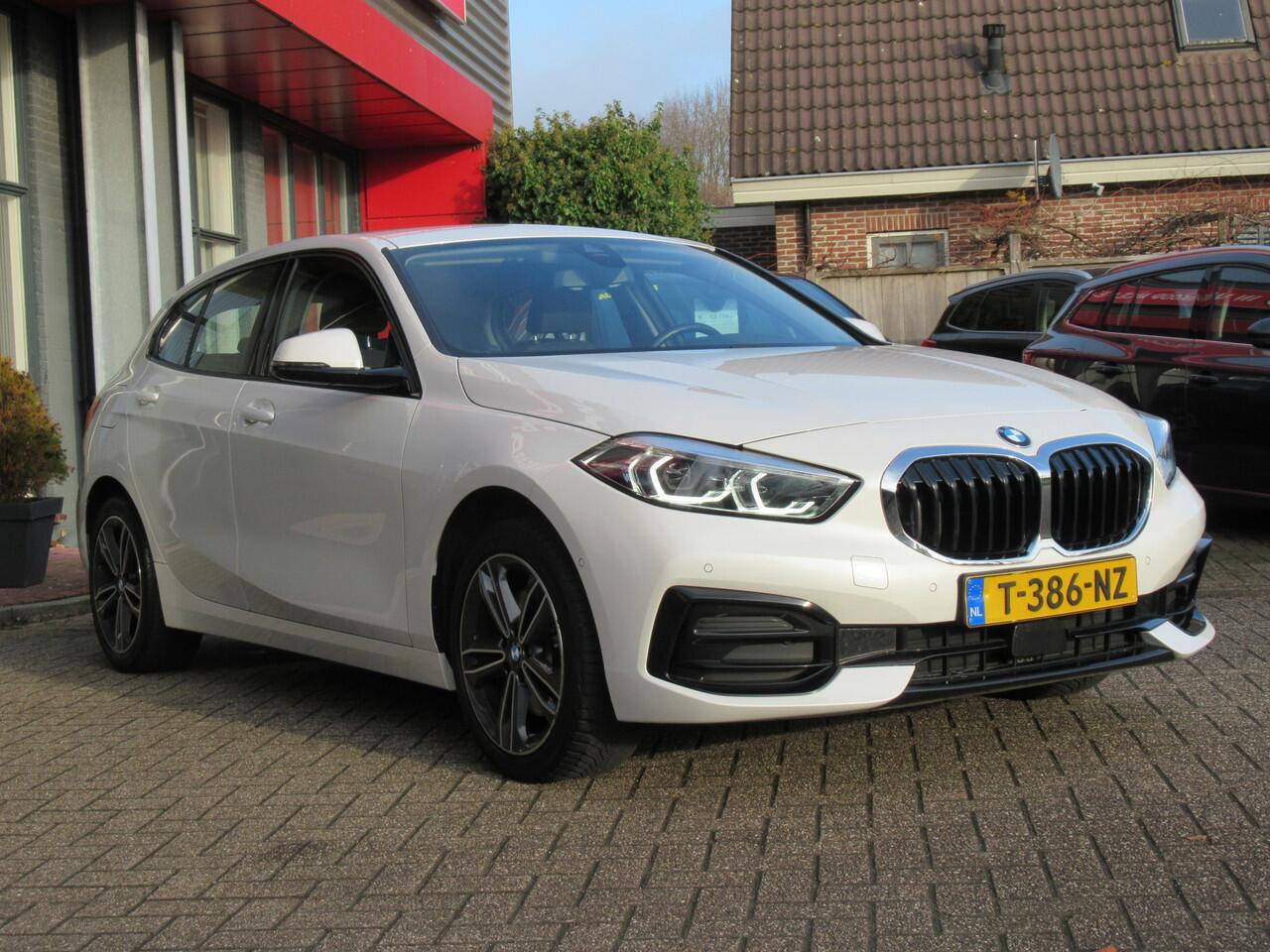 BMW 1-SERIE 118i Executive| Automaat | Climate-Airco | Apple Carplay | Parkeercamera | Incl. BOVAG Garantie | 1ste Eigenaar | DAB+ Radio |