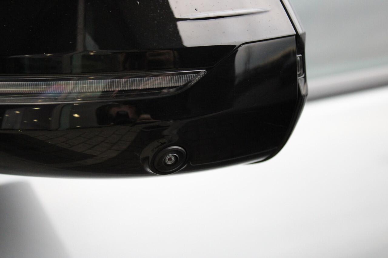 BMW 1-SERIE M135 xDrive High Executive M Sport Automaat / Panoramadak / M Sportstoelen / M Adaptief onderstel / Adaptieve LED / Parking Assistant Plus / Head-Up / Harman-Kardon