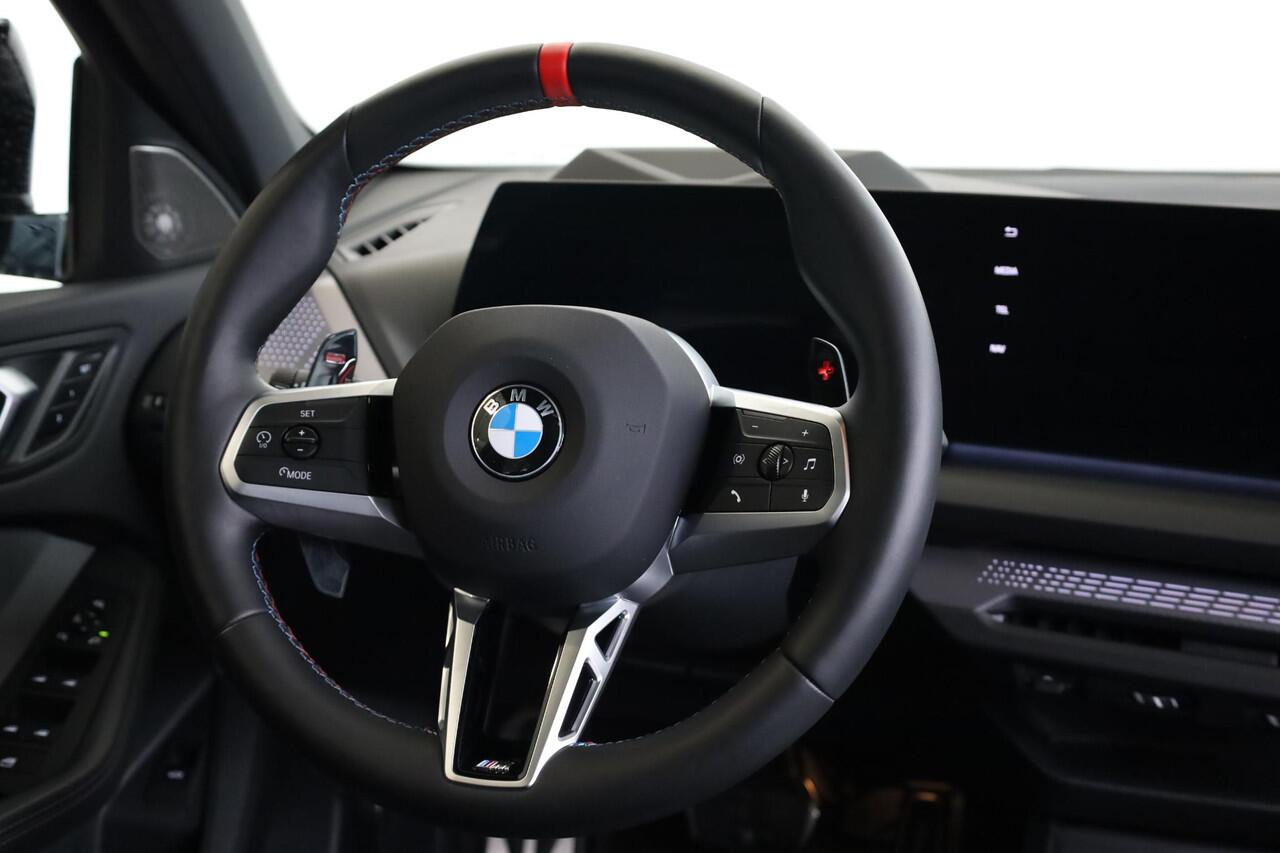 BMW 1-SERIE 5-deurs M135 xDrive | Innovation Pack | Stoelen-Pack