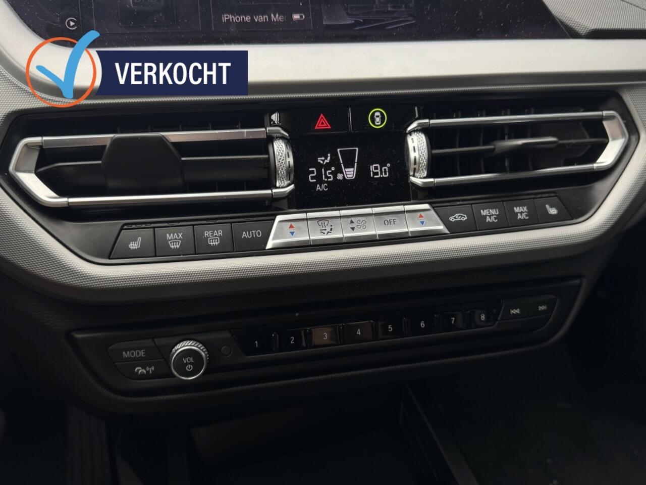 BMW 1-SERIE 118i High Executive| Clima, Cruise, Carplay, Stoelverwarming,