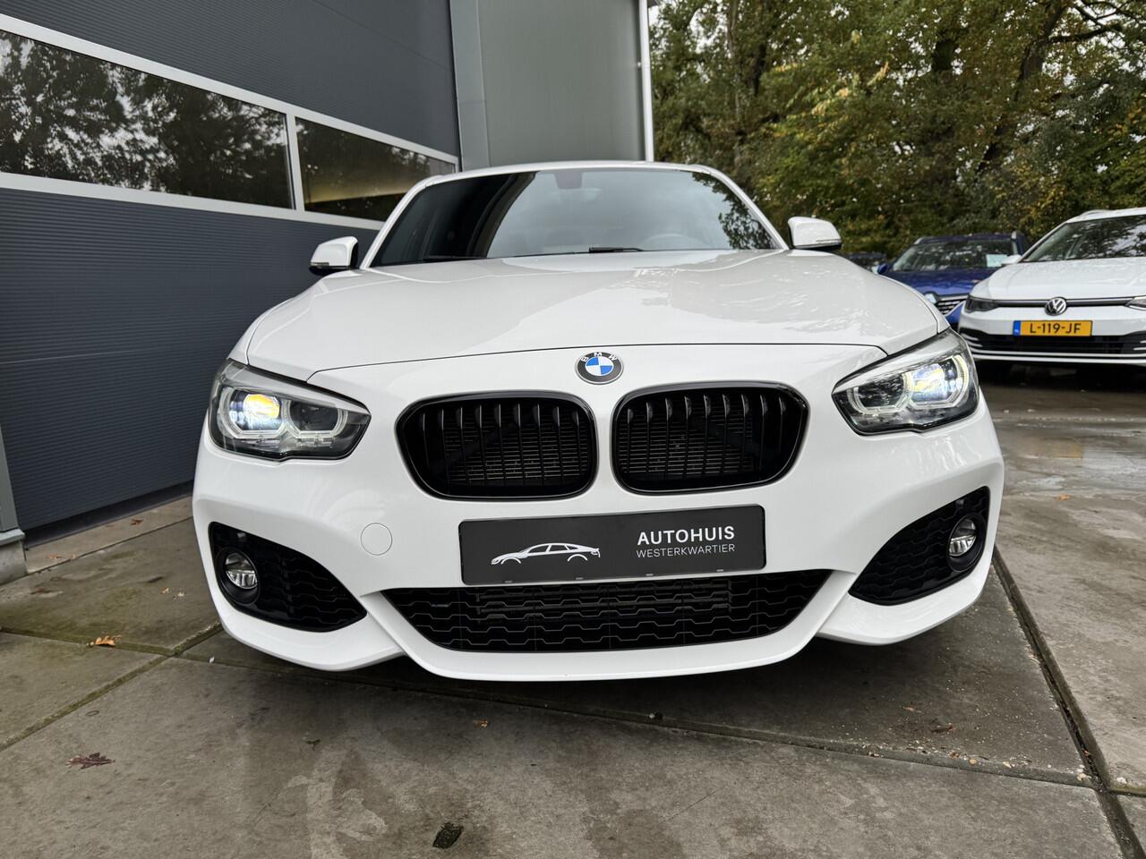 BMW 1-SERIE 118i 136pk Automaat Executive PDC Navigatie LED