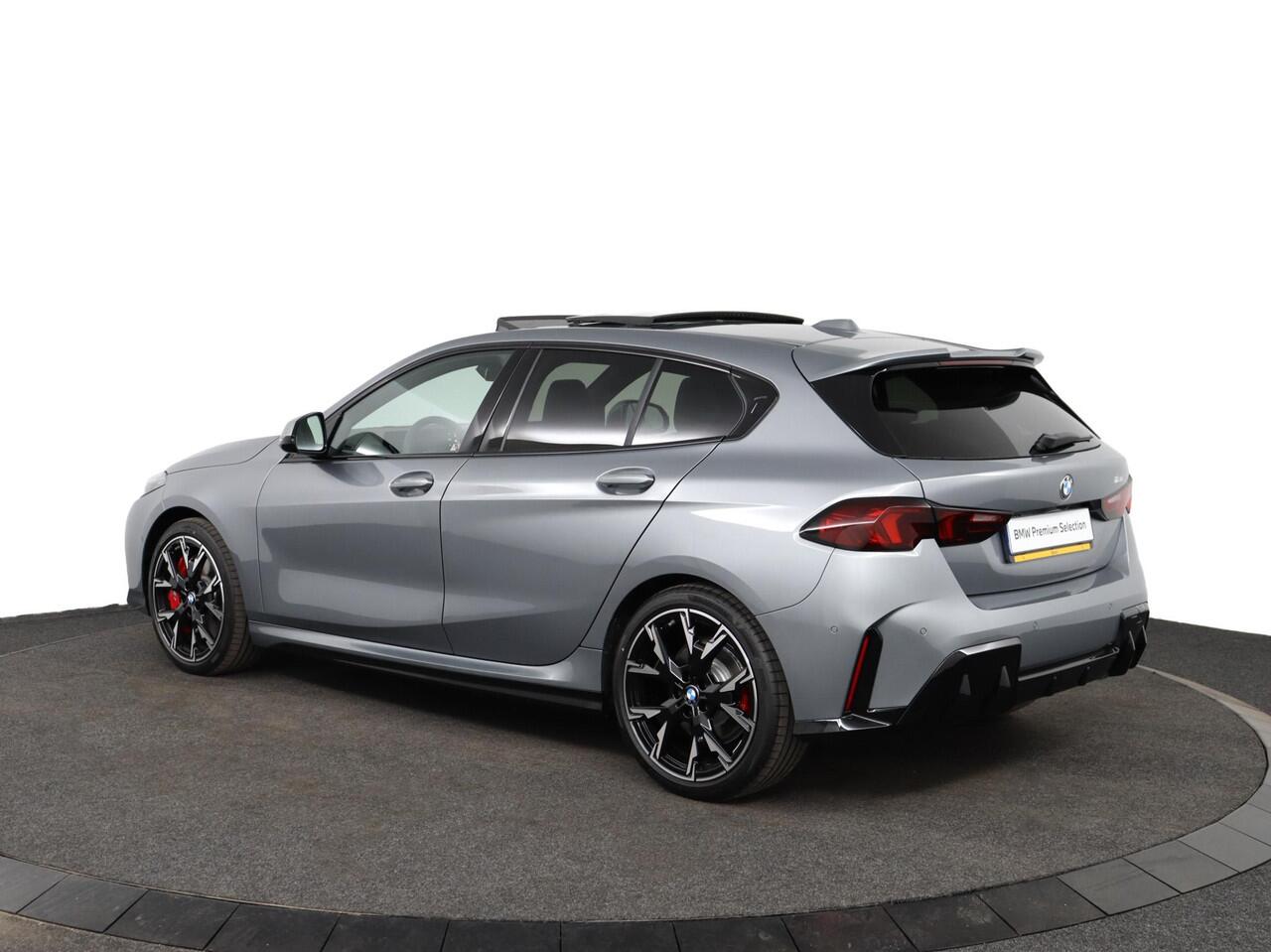 BMW 1-SERIE 120 M Sportpakket Pro | Comfort Access | Panoramadak | Harman-Kardon | M Adaptief onderstel | Adaptieve LED koplampen