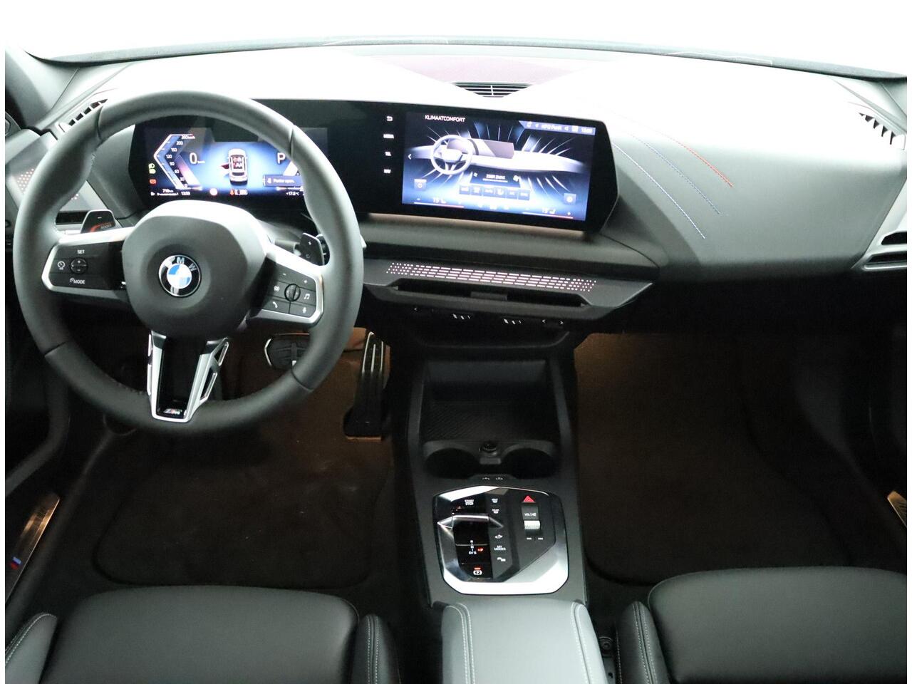 BMW 1-SERIE 120 M Sportpakket Pro | Comfort Access | Panoramadak | Harman-Kardon | M Adaptief onderstel | Adaptieve LED koplampen