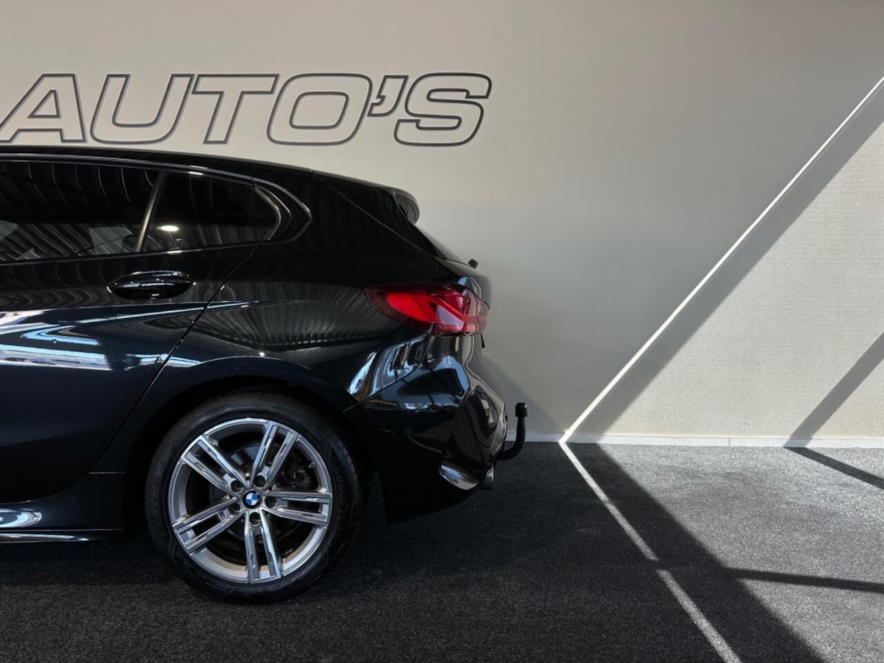 BMW 1-SERIE 118I BNS EDITION M-PAKKET l LED l CAMERA l 17INCH l PDC l