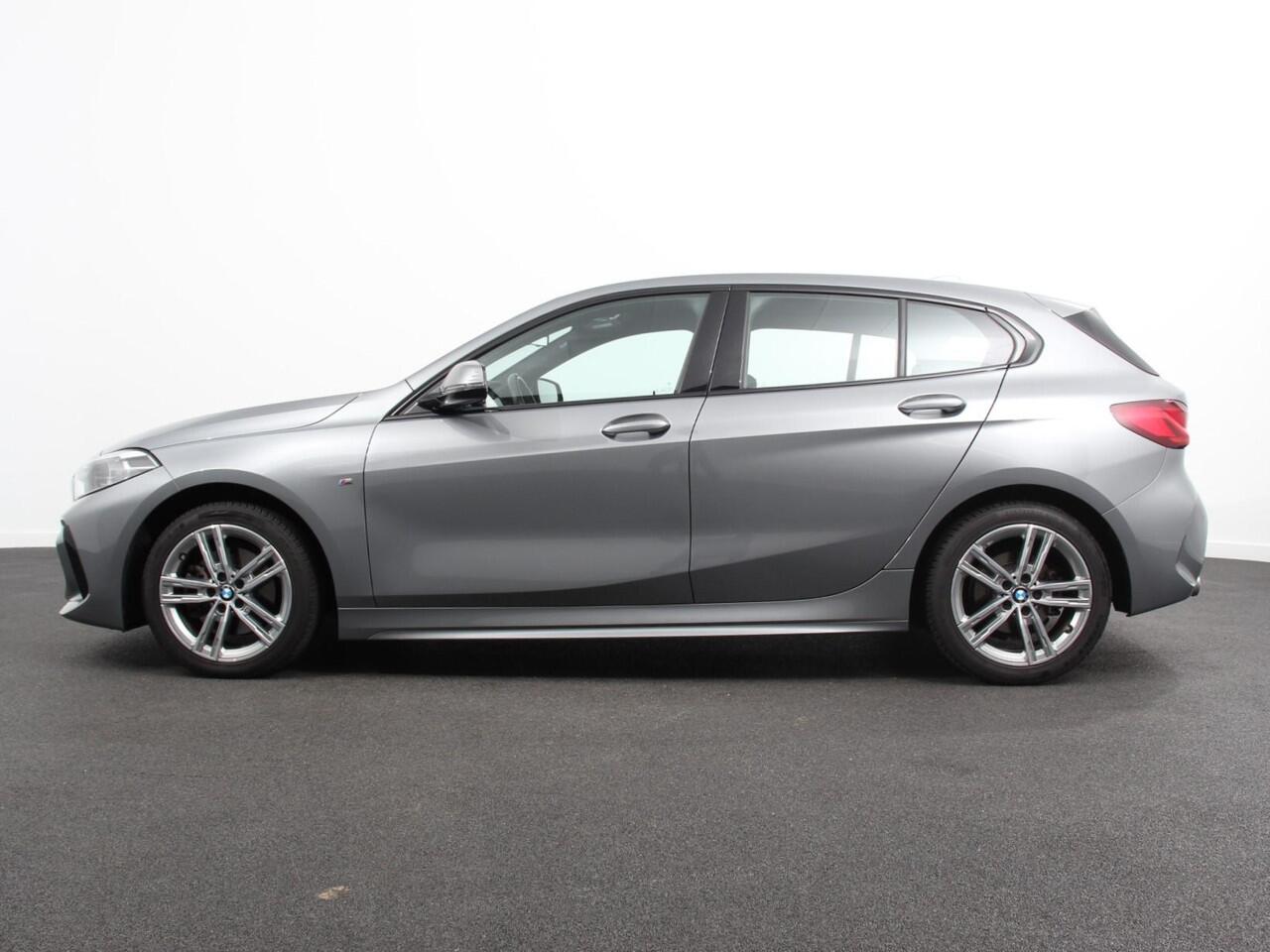 BMW 1-SERIE 118i M-Sport Climate Control Cruise control Stoelverwarming LED Parkeersensoren Apple carplay / Andriod auto Navigatie