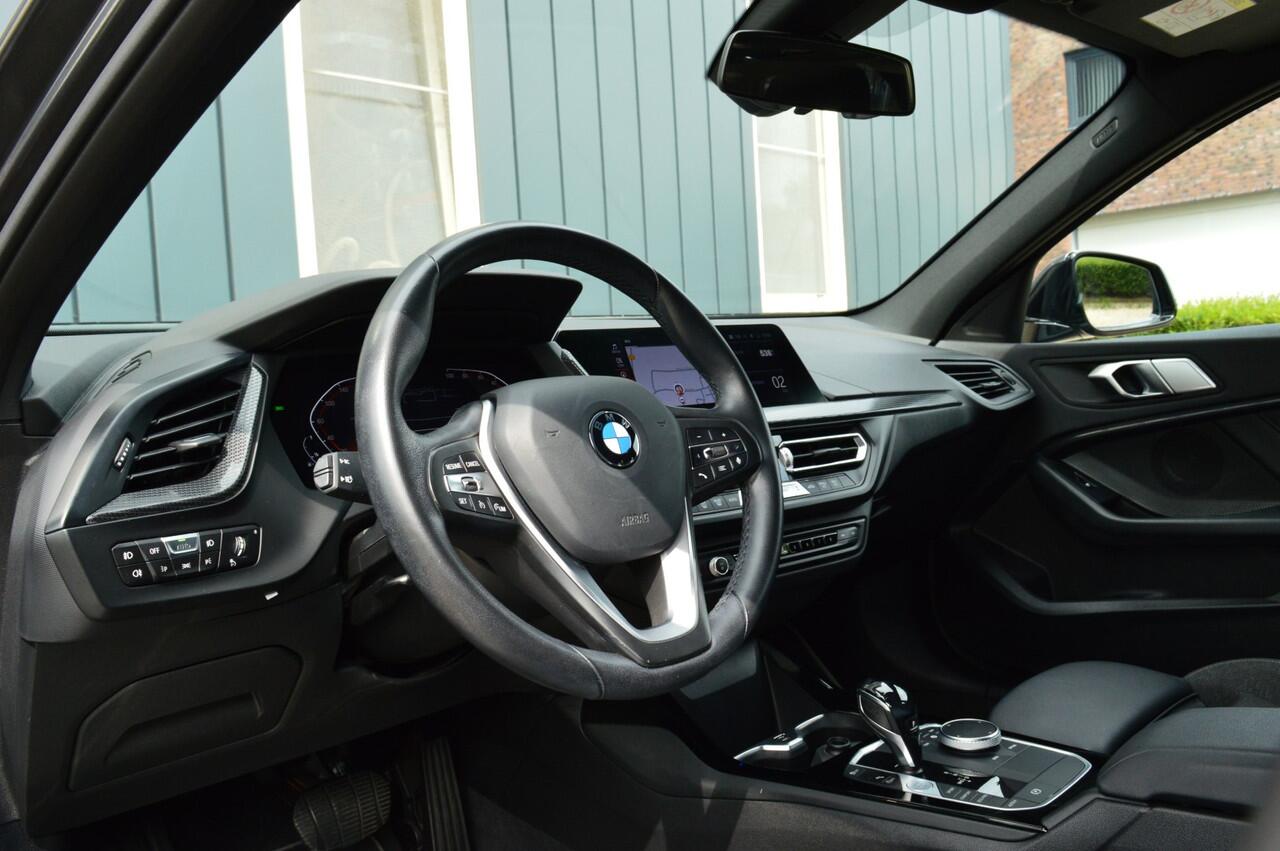 BMW 1-SERIE 120i High Executive Rijklaarprijs-Garantie Navigatie Led Sport interieur Airco